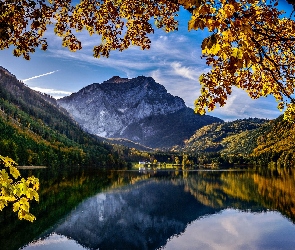 Jezioro Langbatseen, Drzewa, Austria, Alpy, Jesień, Góry