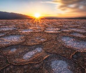 Park Narodowy Doliny Śmierci, Kalifornia, Badwater, Stany Zjednoczone, Promienie słońca, Solnisko, Death Valley National Park, Wyschnięte, Jezioro