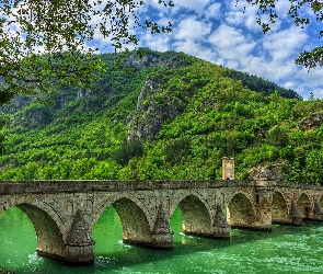 Mehmeda Paszy Sokolovicia, Most łukowy, Bośnia i Hercegowina, Góry, Drzewa, Visegrad, Rzeka Drina