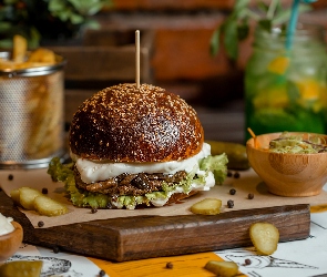 Deska, Frytki, Pieprz, Ogórki, Burger
