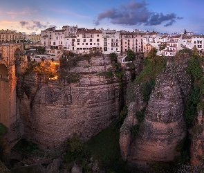 Wąwóz Tajo, Domy, Skały, Hiszpania, Andaluzja, Most Puente Nuevo, Prowincja Malaga, Miasto Ronda