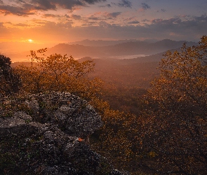 Adygeja, Drzewa, Kaukaz, Rosja, Skały, Góry, Wschód słońca