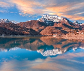 Las, Lago di Gramolazzo, Jezioro, Włochy, Chmury, Domy, Prowincja Lukka, Góry