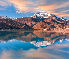 Lago di Gramolazzo, Domy, Jezioro, Las, Prowincja Lukka, Góry, Włochy, Chmury