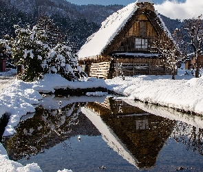 Drzewa, Góry, Zima, Śnieg, Wieś Shirakawa, Japonia, Drewniane, Prefektura Gifu, Droga, Domy, Staw