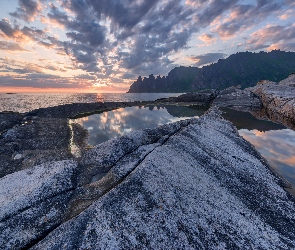 Skały, Norwegia, Wyspa Senja, Morze, Wschód słońca