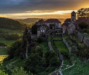 Francja, Drzewa, Zachód słońca, Pola, Wzgórza, Relais des Abbesses, Rejon Burgundia-Franche-Comte, Chateau-Chalon, Hotel