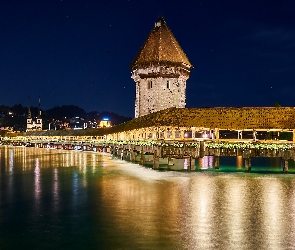 Oświetlony, Rzeka Reuss, Szwajcaria, Wieża, Noc, Lucerna, Most Kapellbrucke