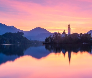 Jezioro Bled, Słowenia, Odbicie, Kościół Zwiastowania Marii Panny, Góry Alpy Julijskie, Wschód słońca, Wyspa Blejski Otok