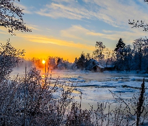 Zima, Kotka, Wschód słońca, Finlandia, Siikakoski, Drzewa, Rzeka, Domy, Oszronione