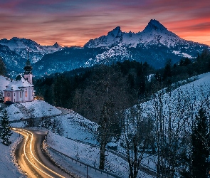 Niemcy, Drzewa, Droga, Sanktuarium Maria Gern, Kościół, Góry, Zachód słońca, Lasy, Bawaria, Zima, Berchtesgaden, Alpy Salzburskie