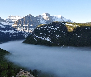 Montana, Park Narodowy Glacier, Śnieg, Stany Zjednoczone, Mgła, Góry Skaliste, Drzewa