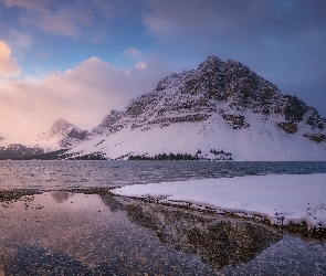 Kanada, Park Narodowy Banff, Chmury, Góry Canadian Rockies, Zima, Jezioro Bow Lake