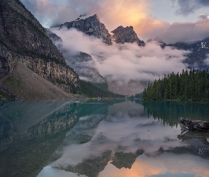 Alberta, Kanada, Chmury, Jezioro Moraine, Góry, Drzewa, Park Narodowy Banff