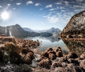 Kamienie, Trawa, Promienie słońca, Niebo, Austria, Jezioro Altausseer, Góry, Styria, Sucha