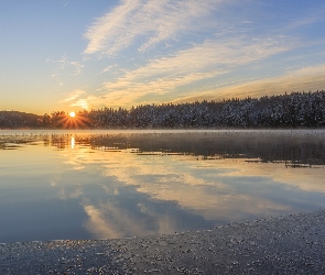 Zima, Jezioro Glafsfjorden, Szwecja, Wschód słońca, Arvika, Las