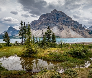 Kanada, Prowincja Alberta, Góry, Park Narodowy Banff, Góra Crowfoot Mountain, Jezioro Bow Lake