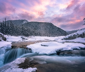 Elbow Falls, Prowincja Alberta, Drzewa, Kanada, Zachód słońca, Góry, Rzeka Elbow, Zima, Lód