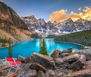 Kanada, Czerwone, Drzewa, Krzesło, Góry, Las, Prowincja Alberta, Park Narodowy Banff, Jezioro Moraine