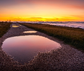 Droga, Zachód słońca, Chmury, Kałuże