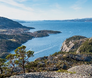 Fiord Husnesfjorden, Wybrzeże, Norwegia, Drzewa, Wyspa Skorpo, Skały