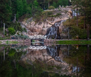 Park, Ogród wodny, Las, Jezioro, Sapokka, Finlandia, Drzewa, Kotka, Mostek, Skały, Wodospad