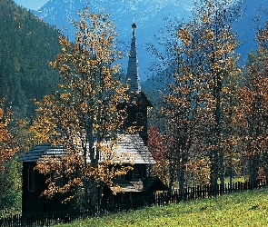 Góry, Ogrodzenie, Drzewa, Jesień, Kościół