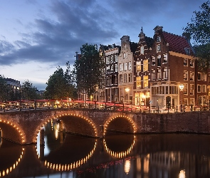 Amsterdam, Drzewa, Holandia, Most, Światła, Rzeka Amstel, Chmury, Domy