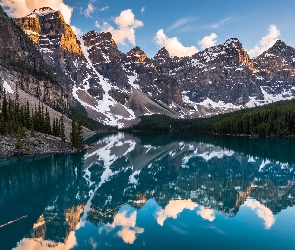 Prowincja Alberta, Kanada, Jezioro Moraine, Góry, Drzewa, Lasy, Park Narodowy Banff