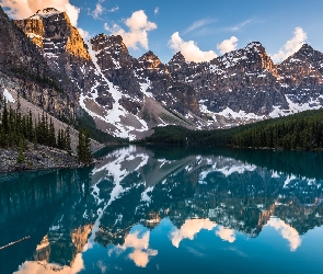 Lasy, Drzewa, Prowincja Alberta, Jezioro Moraine, Góry, Kanada, Park Narodowy Banff