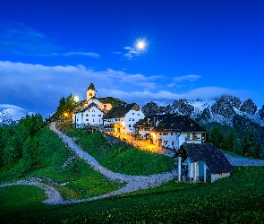 Księżyc, Góry, Noc, Kościół, Alpy Julijskie, Sanktuarium, Włochy, Monte Santo di Lussari