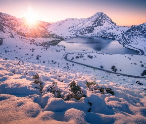 Lake Enol, Śnieg, Zima, Hiszpania, Picos de Europa, Góry, Asturia, Jezioro
