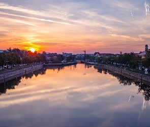 Regensburg, Niemcy, Zachód słońca, Rzeka Dunaj, Domy, Drzewa, Miasto Ratyzbona