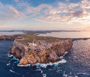 Cape Cavalleria Lighthouse, Skały, Morze, Hiszpania, Chmury, Wschód słońca, Minorka, Latarnia morska