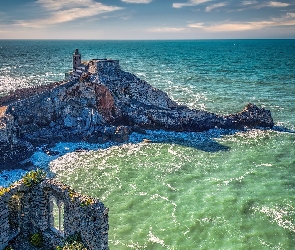 Morze Liguryjskie, Chiesa di San Pietro, Miasteczko Portovenere, Włochy, Skały, Wybrzeże, Liguria, Kościół św Piotra