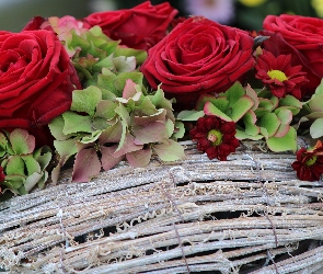 Kwiaty, Koszyk, Róże, Hortensje, Czerwone