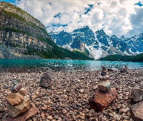Kamienie, Góry, Park Narodowy Banff, Kanada, Chmury, Drzewa, Prowincja Alberta, Jezioro Moraine