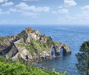 Wyspa Gaztelugatxe, Hiszpania, Morze, Jana Chrzciciela, Skały, Drzewo, Kaplica