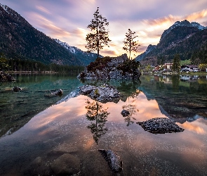 Jezioro Hintersee, Odbicie, Góry, Drzewa, Bawaria, Skały, Niemcy, Gmina Berchtesgadener
