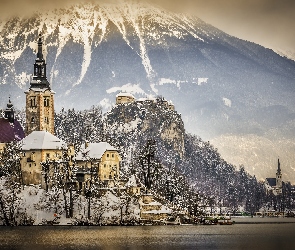 Słowenia, Zamek Bled, Alpy Julijskie, Zima, Skały, Góry, Wyspa Blejski Otok, Jezioro Bled, Kościół Wniebowzięcia Marii Panny