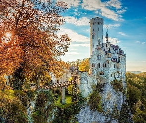 Lichtenstein Castle, Lichtenstein, Niemcy, Jesień, Skały, Wzgórze, Drzewa, Zamek