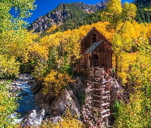 Jesień, Rzeka Crystal River, Młyn Crystal Mill, Stany Zjednoczone, Drzewa, Skały, Kolorado, Góry
