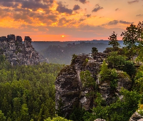 Skały, Góry Połabskie, Niemcy, Zachód słońca, Park Narodowy Saskiej Szwajcarii, Drzewa