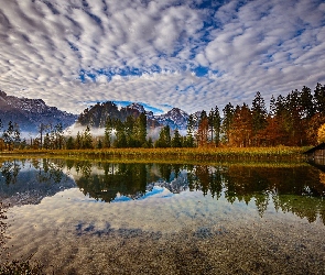 Góry, Austria, Chmury, Dolina Almtal, Jezioro Almsee, Drzewa, Alpy