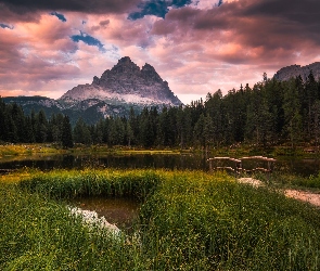 Masyw Tre Cime di Lavaredo, Antorno Lake, Jezioro, Włochy, Chmury, Drzewa, Prowincja Belluno, Góry Dolomity