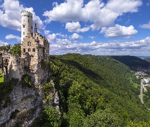 Lichtenstein, Lichtenstein Castle, Badenia-Wirtembergia, Niemcy, Chmury, Skały, Wzgórze, Drzewa, Zamek