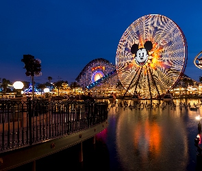 Anaheim, Disney California Adventure Park, Kalifornia, Stany Zjednoczone, Noc, Diabelski młyn, Karuzele, Rzeka, Park rozrywki