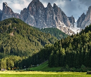 Masyw Odle, Las, Kościół św Jana, Włochy, Dolomity, Góry, Chmury, Dolina Val di Funes