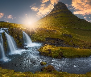 Promienie słońca, Rzeka, Półwysep Snaefellsnes, Chmury, Wodospad Kirkjufellsfoss, Islandia, Góra Kirkjufell
