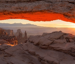Stan Utah, Stany Zjednoczone, Wschód słońca, Łuk Mesa Arch, Skały, Promienie słońca, Park Narodowy Canyonlands